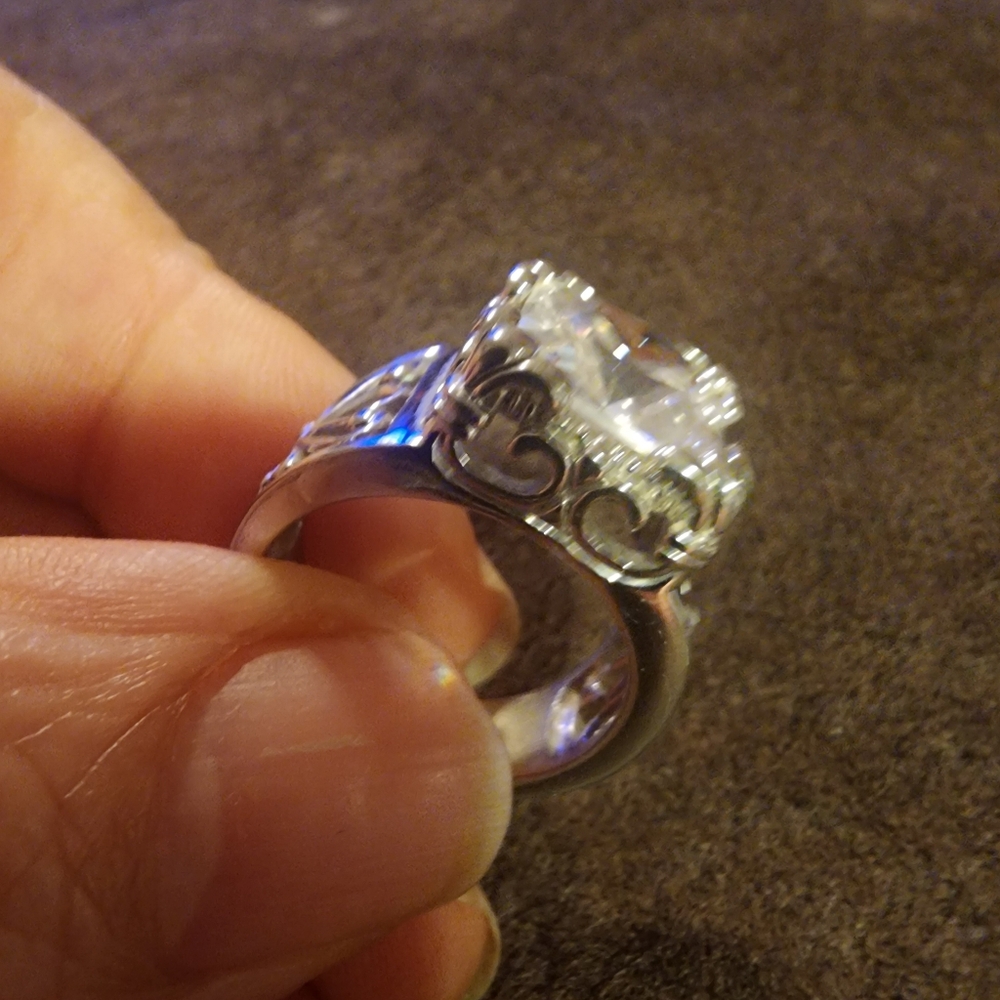 Elegant Silpada Up Town Ring with Clear Gemstone - Picture 2 of 8